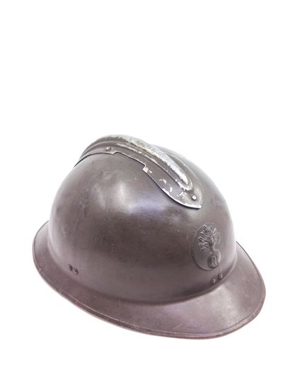 Casque Adrian modèle 26 d’infanterie. 

Bombe...
