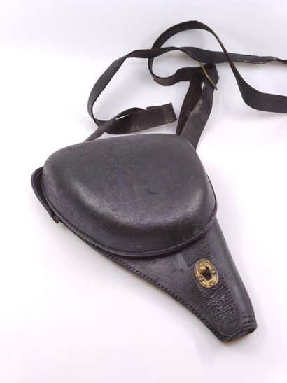 Étui pour revolver 1892. 

En cuir noir....