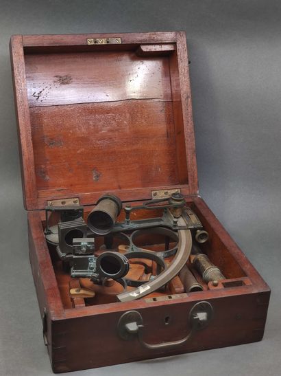 SEXTANT en laiton anglais Plymouth, 

Dans...