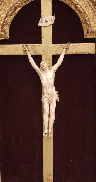 CRUCIFIX avec christ en ivoire 

Epoque XIXeme...