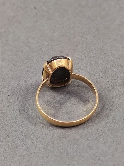 BAGUE en or jaune 750° ornée d'une hématite...