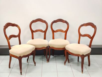 
Mobilier de salon en noyer mouluré et sculpté




Garniture...