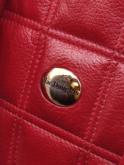 MAC DOUGLAS 

SAC à main en cuir rouge 

Dans...