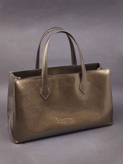 
Louis VUITTON Wilshire




Sac en cuir vernis...
