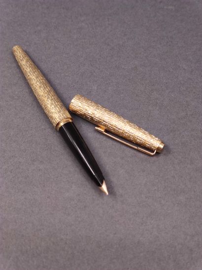 PARKER 

STYLO plume en or jaune 750° 

Poids...