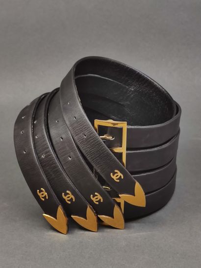 CHANEL

Importante ceinture en cuir noir

Composée...