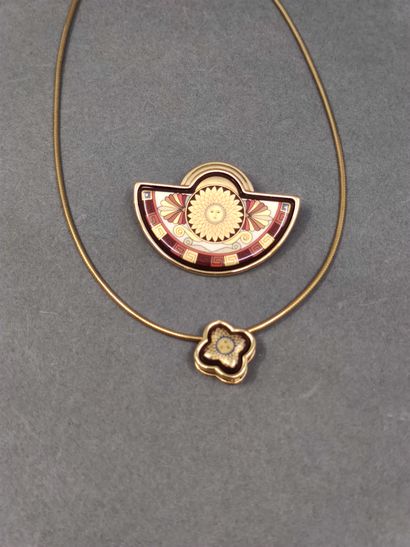 FREY WILL

DEMI-PARURE comprenant :

COLLIER...