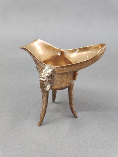 LOT comprenant : 

BRULE -ENCENS en bronze...