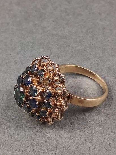 BAGUE en or 14kt ornée de pierres bleues

Poids...