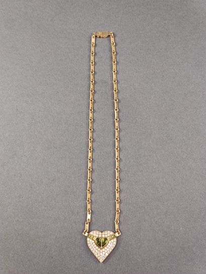 COLLIER

En or jaune 750 en forme de cœur,...