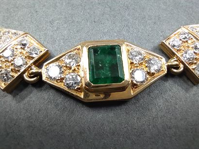 
COLLIER




En or jaune 750 ornée d'une...
