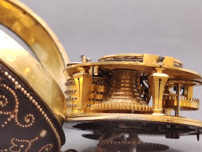 MONTRE à coq oignon, cadran émaillée (manques)

Mouvement...