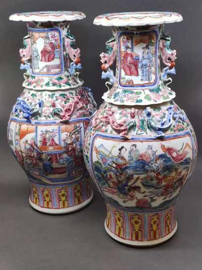 
CHINA, Canton - 19th century
A pair of polychrome...