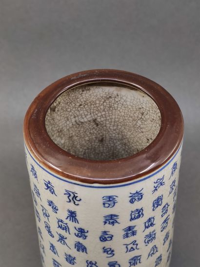 CHINE

Vase rouleau

Ecriture calligraphique...