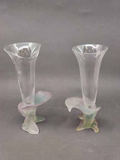 DAUM

Paire de petits vases soliflores

Pietement...