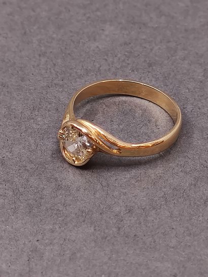 
BAGUE en or jaune 750° ornée d'un diamant...