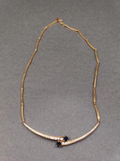 PARURE comprenant : 

COLLIER en or jaune...