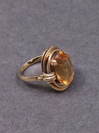 BAGUE en or 14 kt ornée d'une citrine 

Poids...
