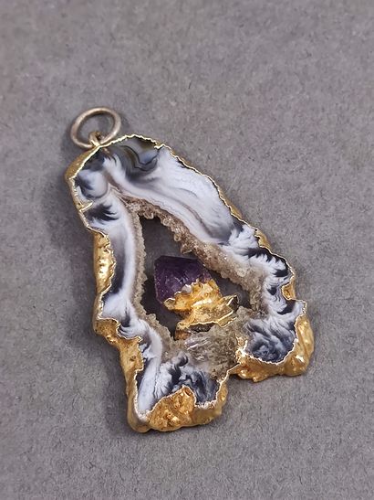 PENDENTIF en or jaune 750° agate et améthyste

Poids...