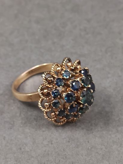 BAGUE en or 14kt ornée de pierres bleues

Poids...