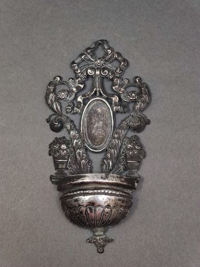 BENITIER en argent à motifs de guirlandes...