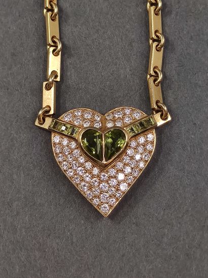 COLLIER

En or jaune 750 en forme de cœur,...