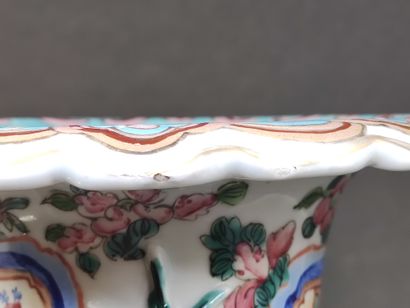 
CHINA, Canton - 19th century
A pair of polychrome...