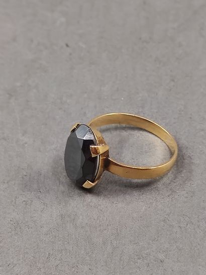 BAGUE en or jaune 750° ornée d'une hématite...