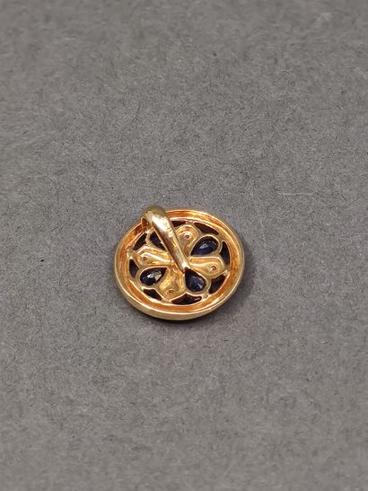 PENDENTIF en or jaune 750° représentant un...