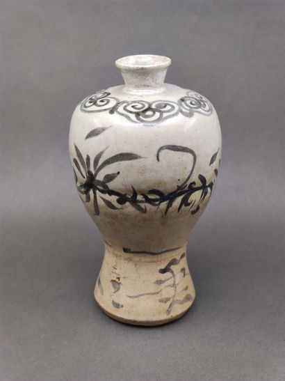 
CHINA - MING period (1368 - 1644)
A pair...