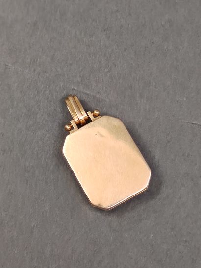 PENDENTIF porte-souvenir en or jaune 750°...