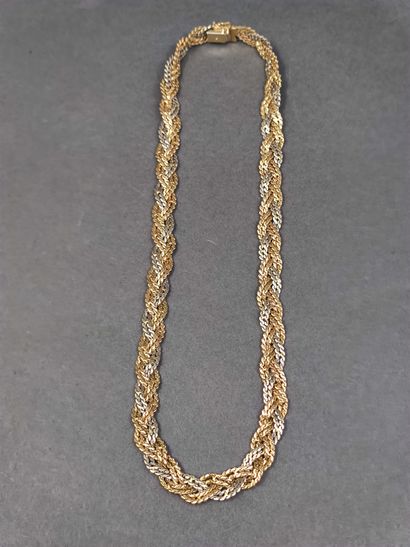 
PARURE comprenant :



Collier trois ors...