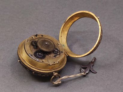 MONTRE à coq oignon, cadran émaillée (manques)

Mouvement...