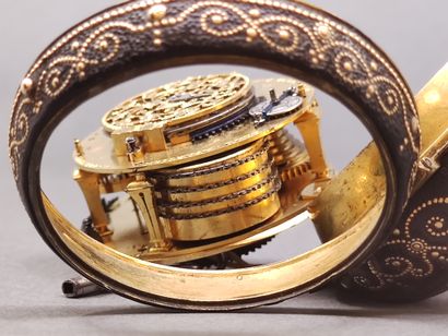 MONTRE à coq oignon, cadran émaillée (manques)

Mouvement...