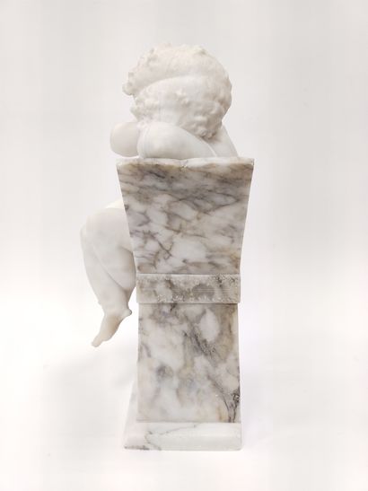 Sculpture de marbre blanc, représentant un...