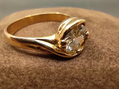 
BAGUE en or jaune 750° ornée d'un diamant...