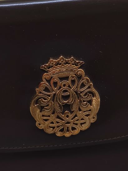 DUC

Sac à main en cuir marron et doré

De...