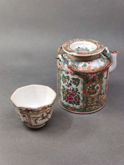 CHINE

Théière et bol de Canton 

Porcelaine...