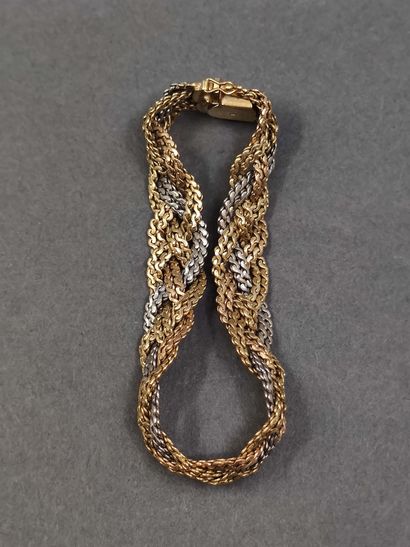 
PARURE comprenant :



Collier trois ors...