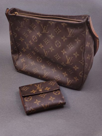 
LOUIS VUITTON Looping




Sac à main monogrammé...