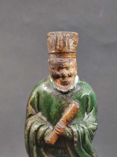 MING

Tuile faîtière représentant un personnage

Dim...