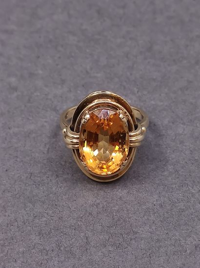 BAGUE en or 14 kt ornée d'une citrine 

Poids...