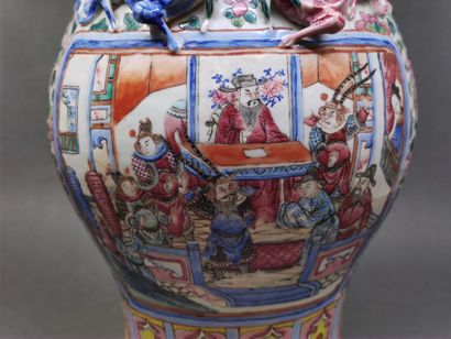 
CHINA, Canton - 19th century
A pair of polychrome...