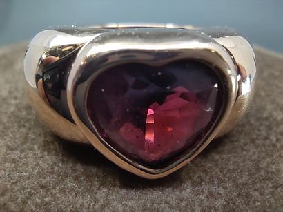 PIAGET

BAGUE cœur en or jaune 750° ornée...