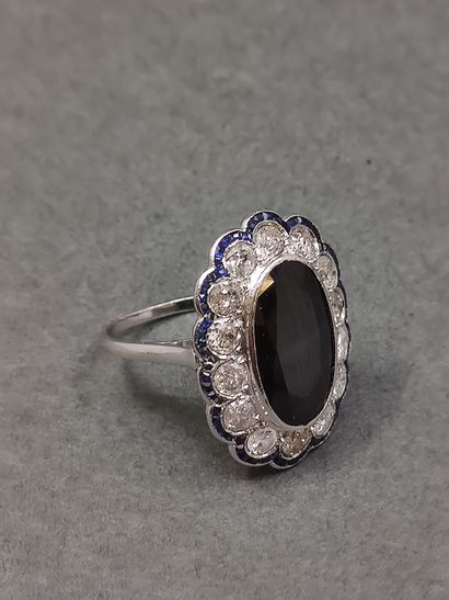 
BAGUE pompadour ornée de saphir en serti...