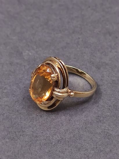 BAGUE en or 14 kt ornée d'une citrine 

Poids...