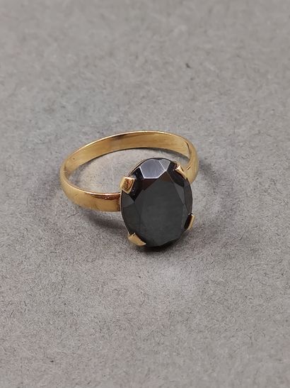 BAGUE en or jaune 750° ornée d'une hématite...