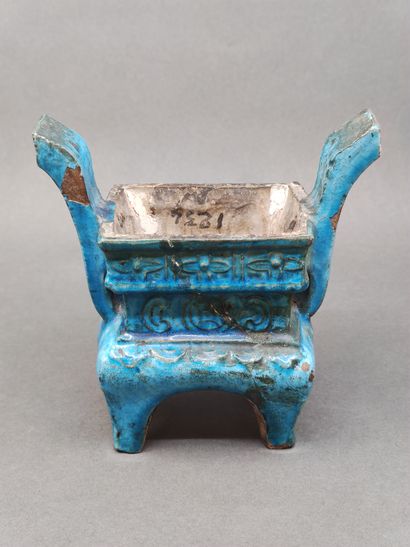 
CHINA - MING period (1368 - 1644)
A stoneware...