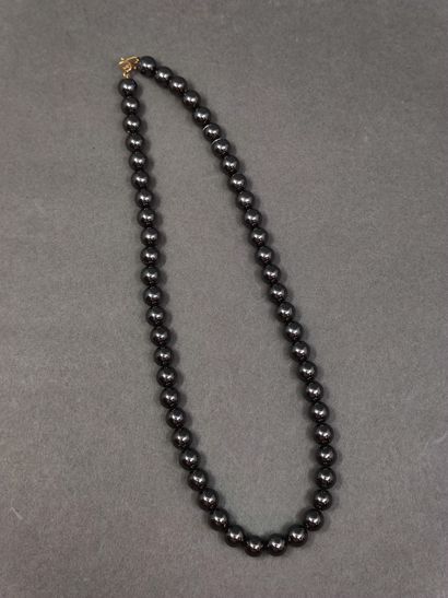 COLLIER d'hématites, fermoir en or jaune...