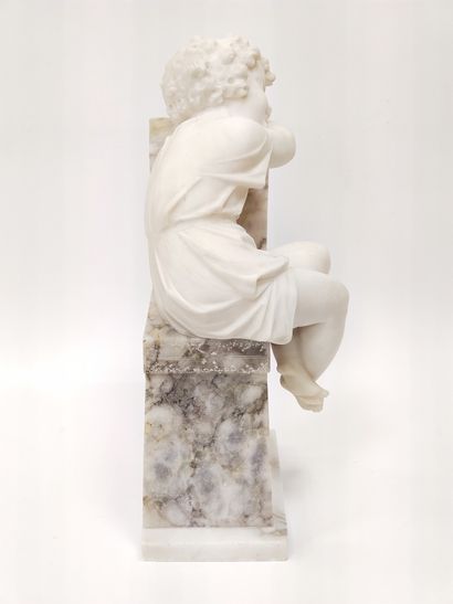 Sculpture de marbre blanc, représentant un...